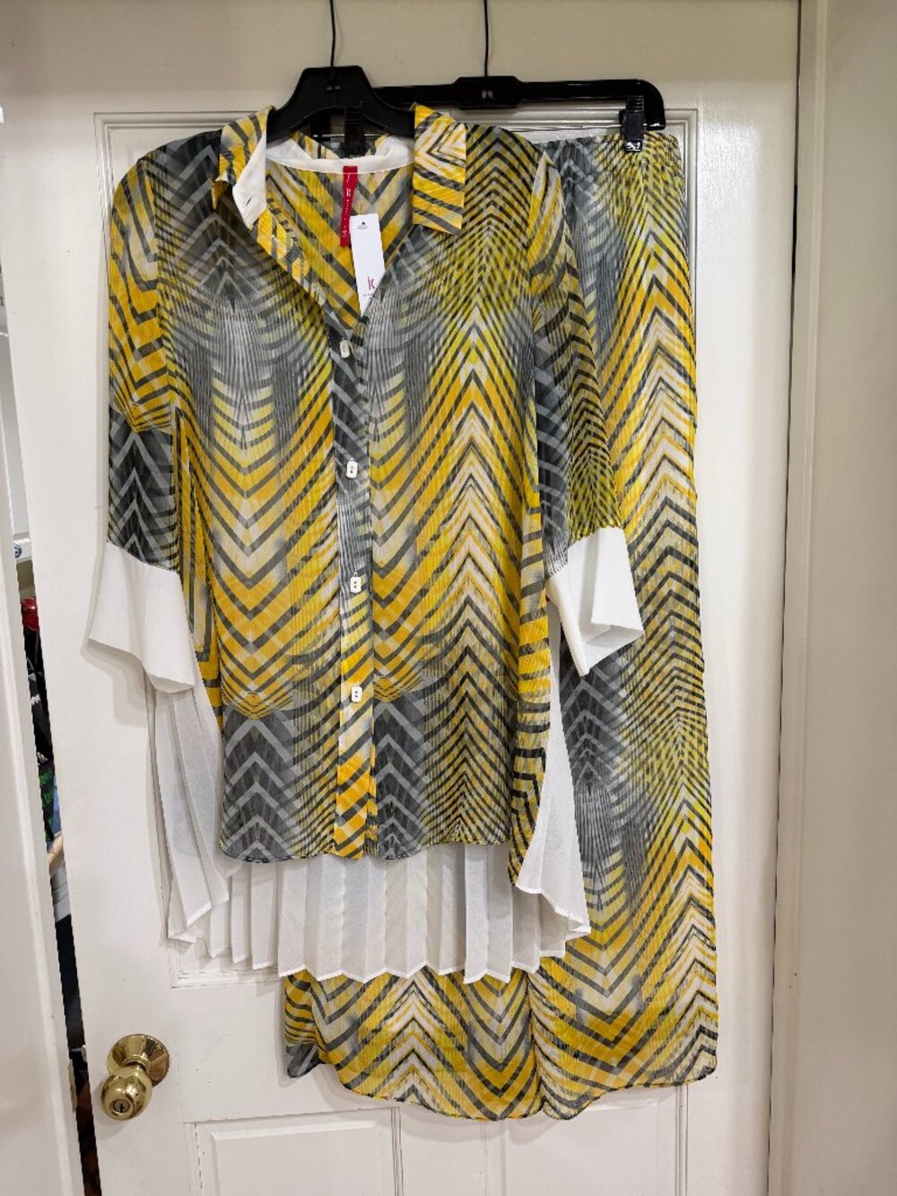 NEW with Tags IC Collection 2 pc Top & Pants Yellow/Black/White sz M